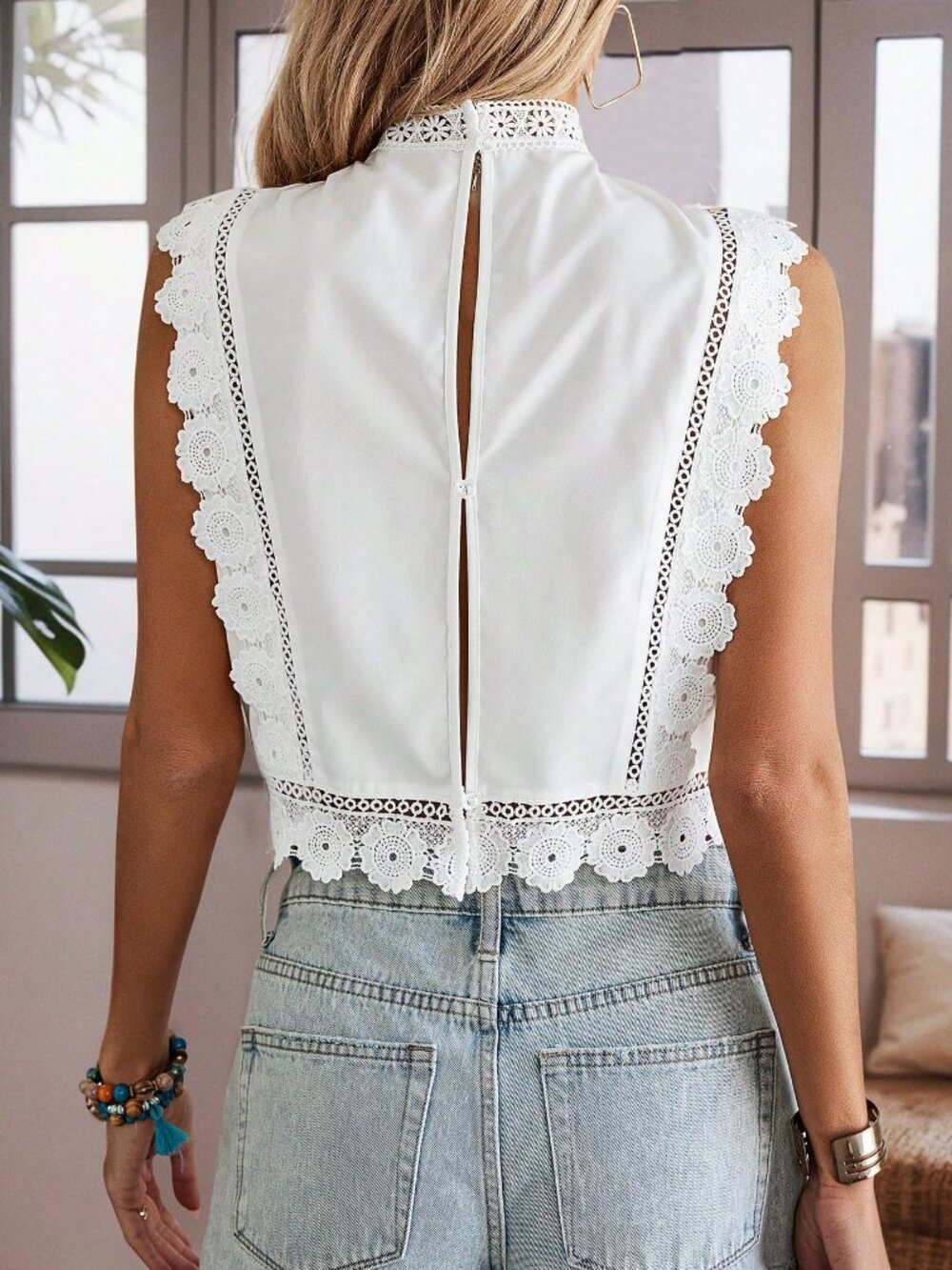 Casual Women's Flower Embroidered Patchwork Lace Sleeveless Blouse - Picture 2 of 4